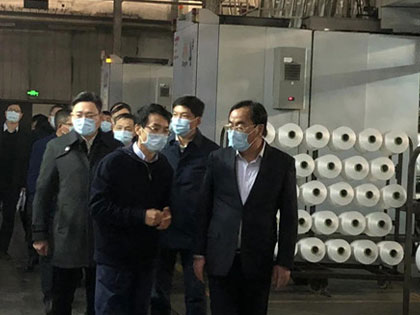 Ma Weiguang เลขาธิการคณะกรรมการพรรคเทศบาล Shaoxing และคณะเดินทางไปที่บริษัท AIA Polyester Company ซึ่งเป็นบริษัทในเครือเพื่อแสดงความเสียใจต่อพนักงานที่พำนักใน Shaoxing